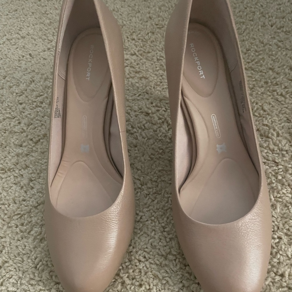 Rockport beige pumps size 9 worn once